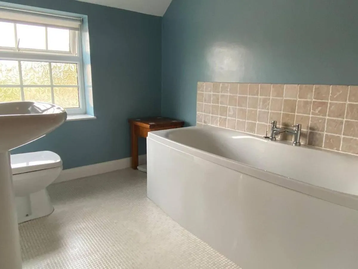 3 Bedroom Cottage Sleeps 5 Village Location Scarborough 0*,