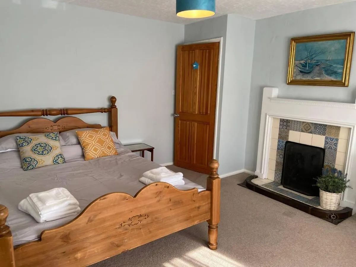 3 Bedroom Cottage Sleeps 5 Village Location Scarborough