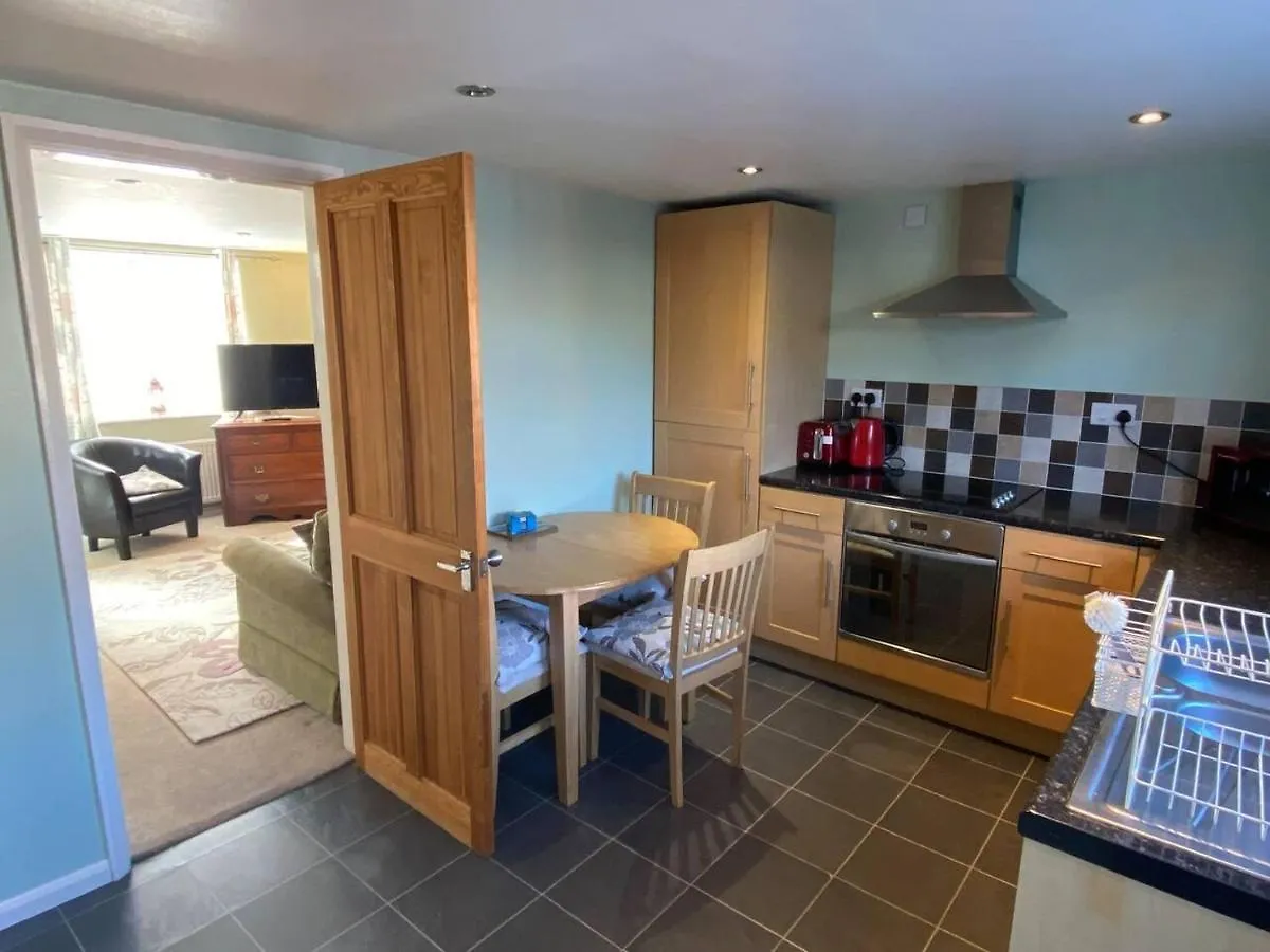 3 Bedroom Cottage Sleeps 5 Village Location Scarborough 0*,